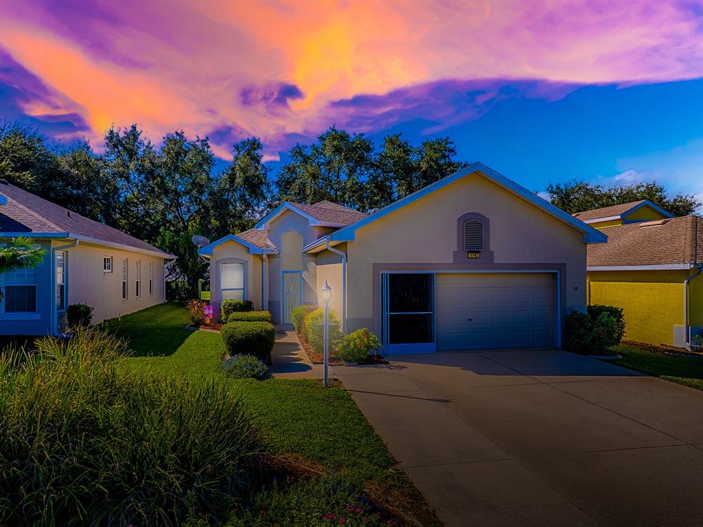 3592 Tropical Seas Loop Tavares, FL 32778 - Photo 2 of 41