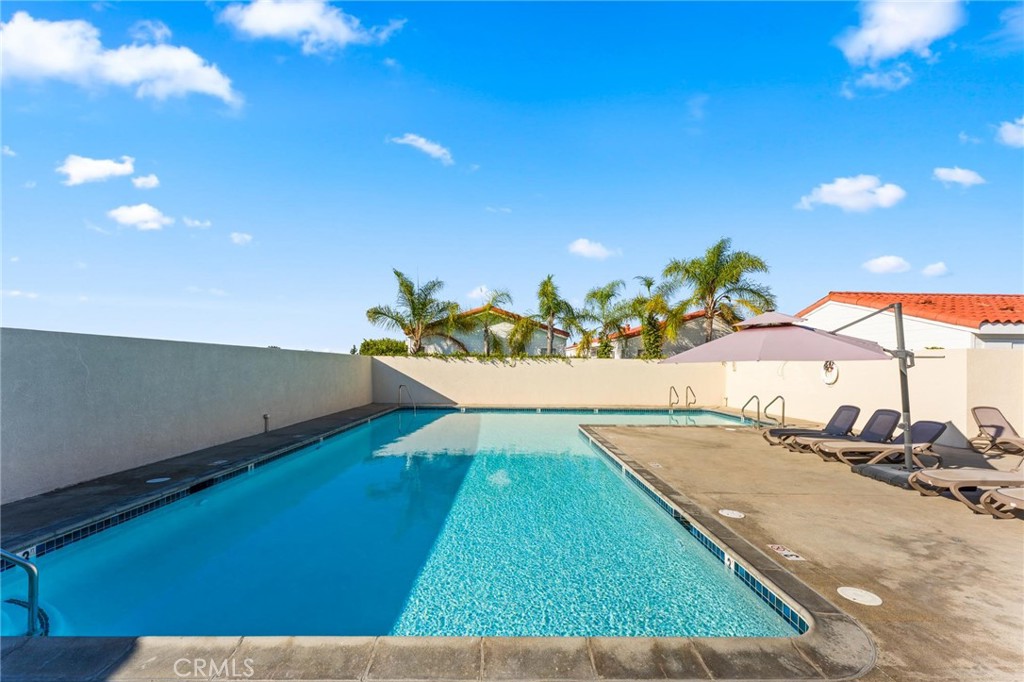 23301 Ridge Rte Drive, Unit 165 Laguna Hills, CA 92653 - Photo 30 of 31 a view of a living room