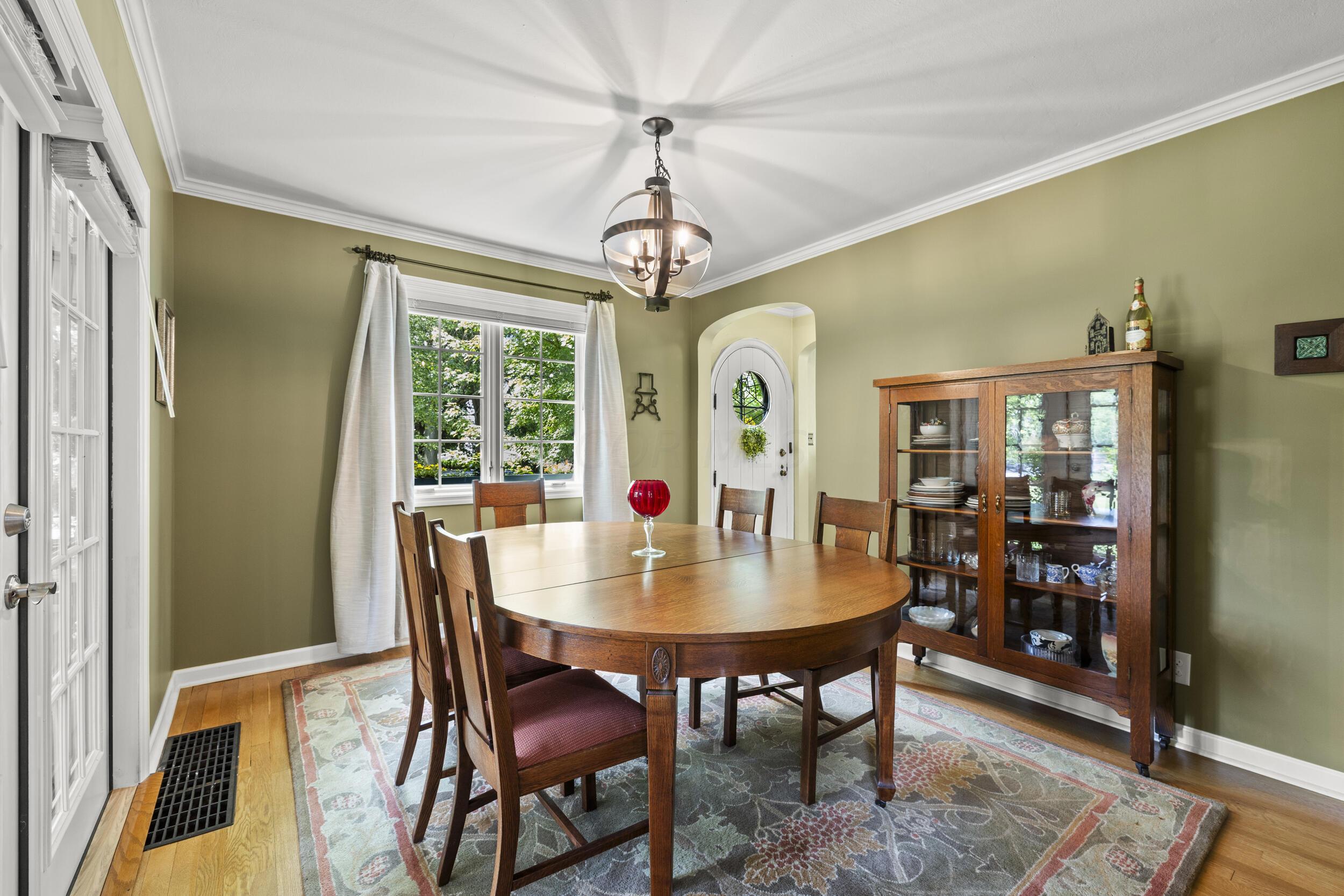 276 Acton Road Columbus, OH 43214 - Photo 10 of 32 11_dining room 02
