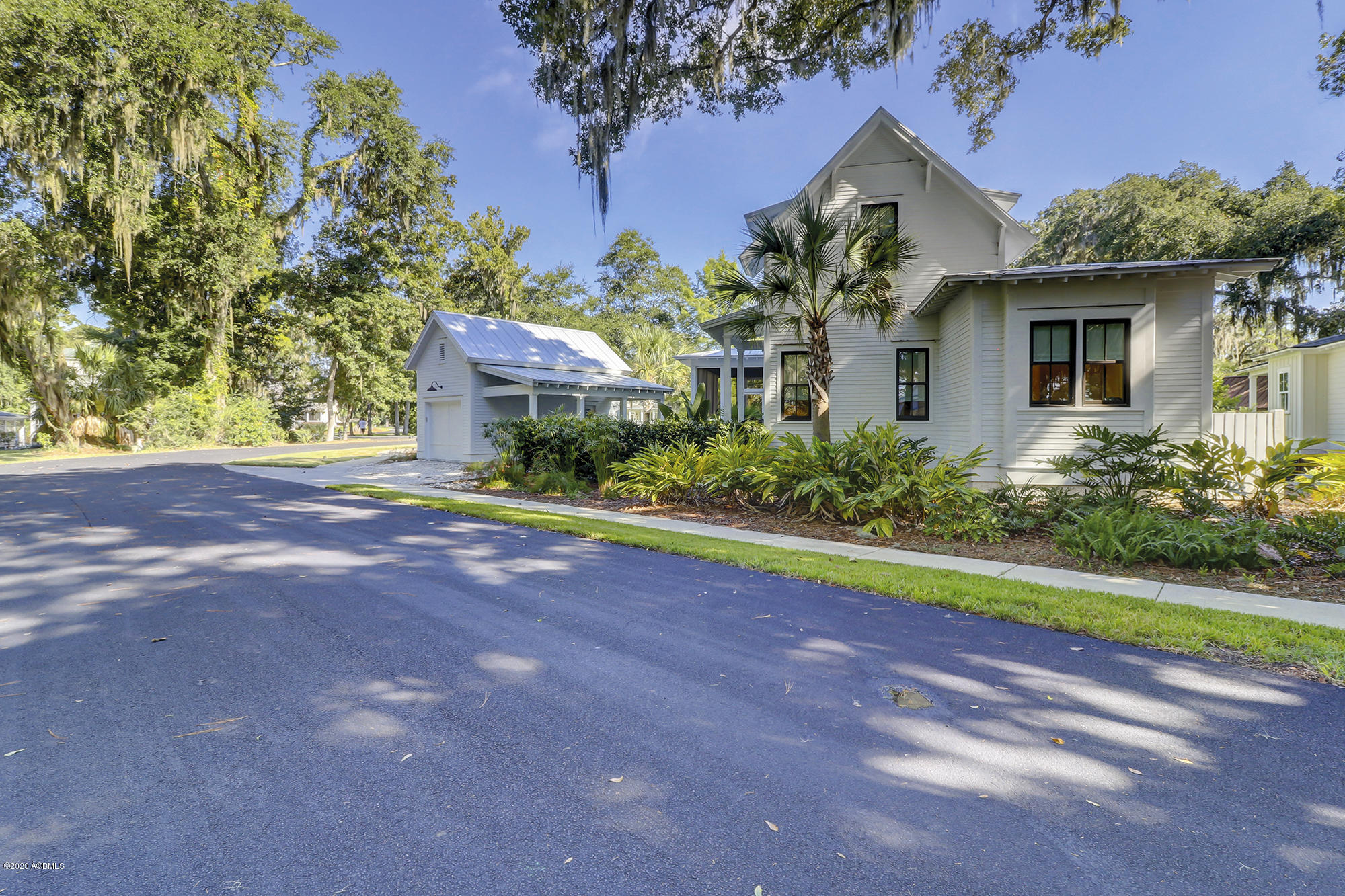 400 Commons Circle Beaufort, SC 29902 - Photo 36 of 50 400 Commons-LuxImCo-0055