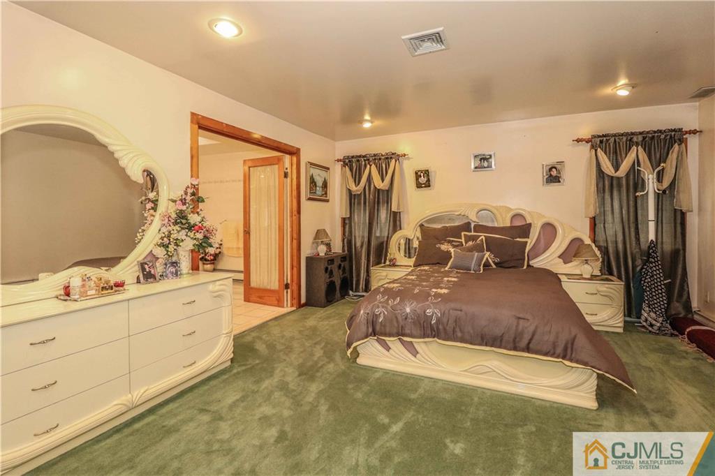 99 Ashley Road Edison, NJ 08817 - Photo 23 of 38 a view of a livingroom with furniture
