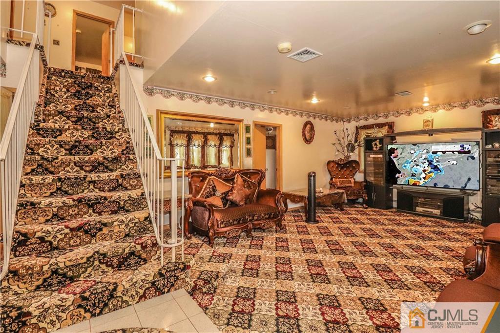99 Ashley Road Edison, NJ 08817 - Photo 8 of 38