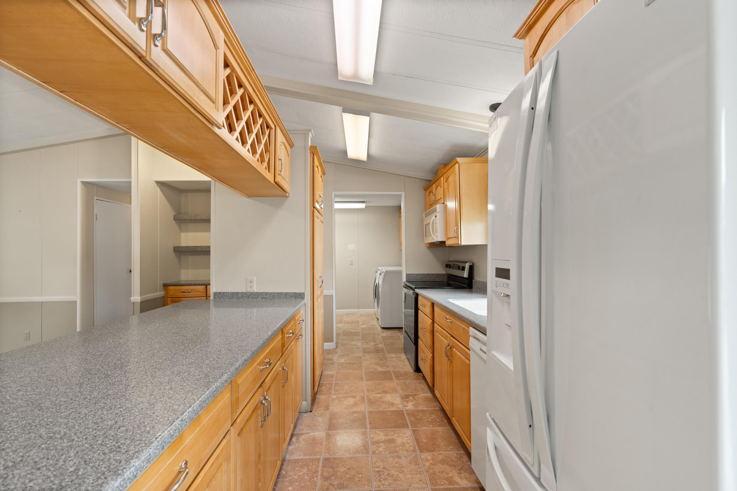 555 Freeman Road, Unit 136 Central Point, OR 97502 - Photo 9 of 40 555 freeman rd, central point-16