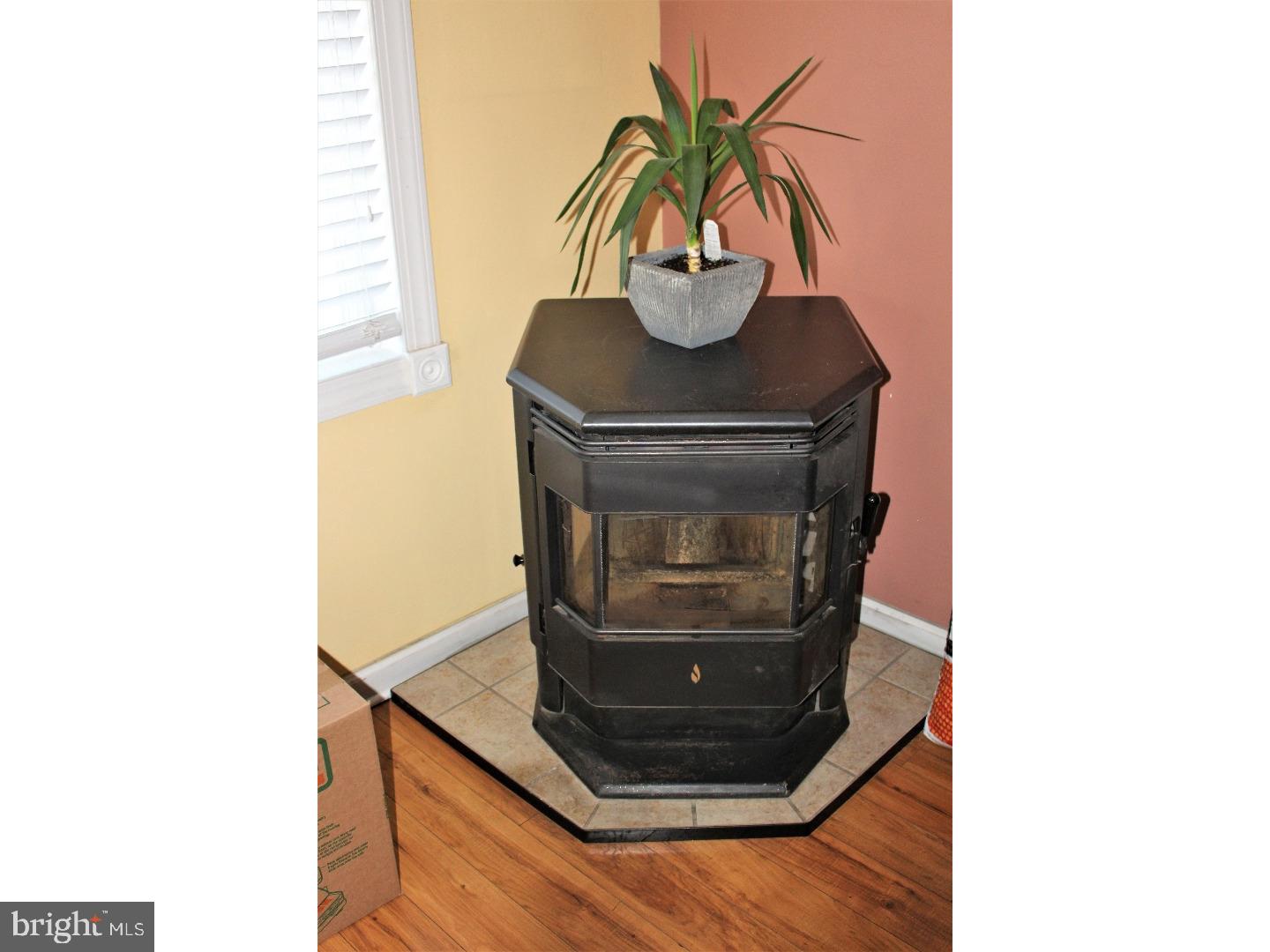 64 Harrow Road Levittown, PA 19056 - Photo 6 of 20 Gallery Image 6