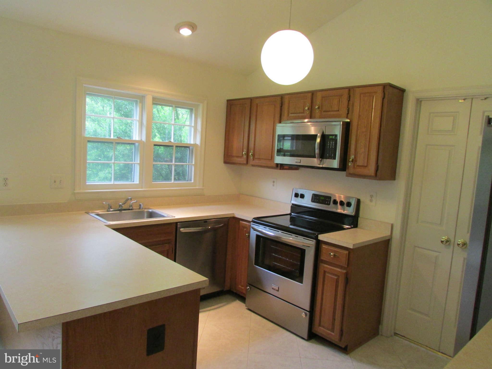 20517 Beaver Ridge Road Montgomery Village, MD 20886 - Photo 5 of 29 Kitchen