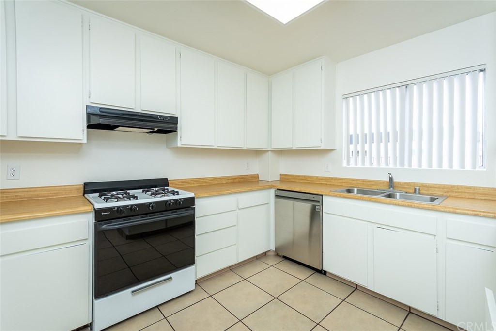 8865 Independence Avenue, Unit 26 Canoga Park, CA 91304 - Photo 11 of 40 a kitchen with a stove and a sink