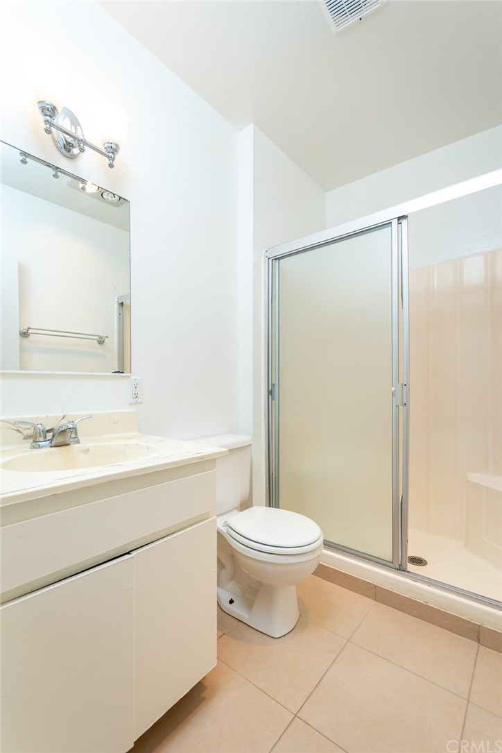 8865 Independence Avenue, Unit 26 Canoga Park, CA 91304 - Photo 20 of 40 a bathroom with a sink toilet and shower