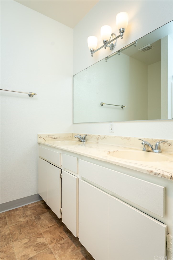 8865 Independence Avenue, Unit 26 Canoga Park, CA 91304 - Photo 26 of 40 a bathroom with a sink and a mirror