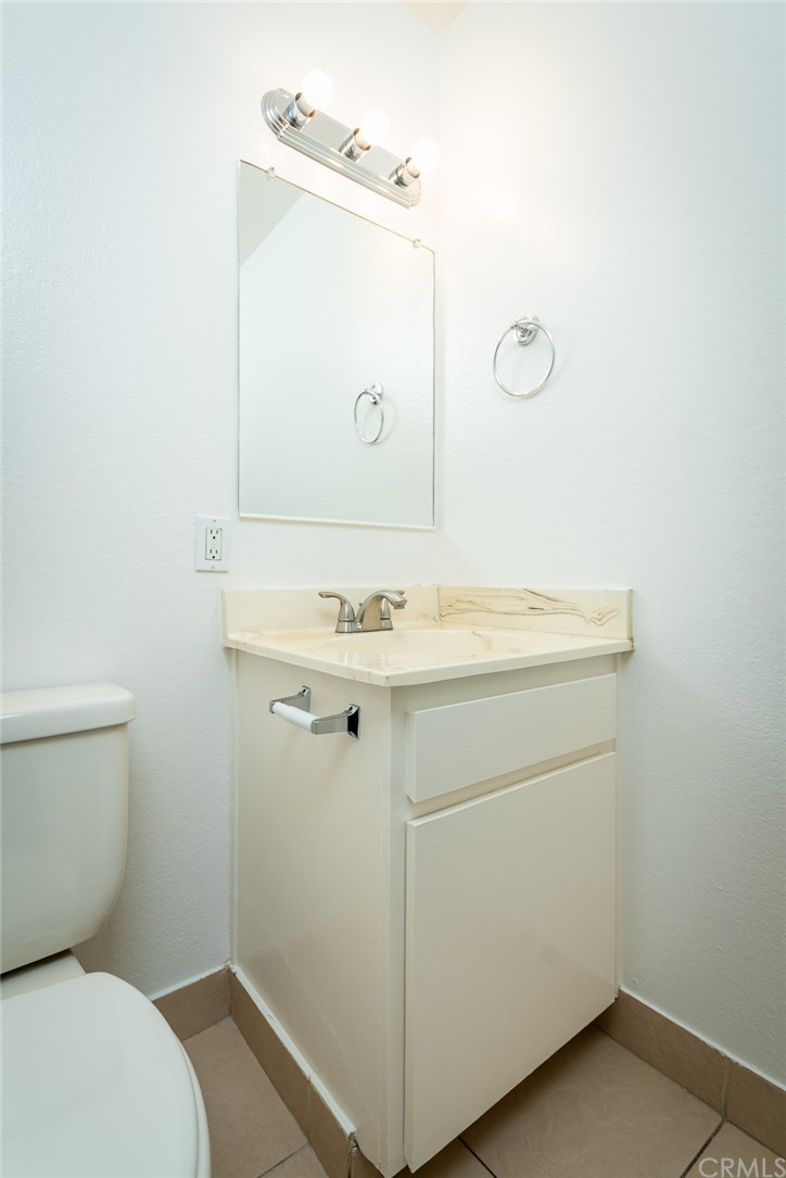 8865 Independence Avenue, Unit 26 Canoga Park, CA 91304 - Photo 29 of 40 a bathroom with a sink toilet and mirror