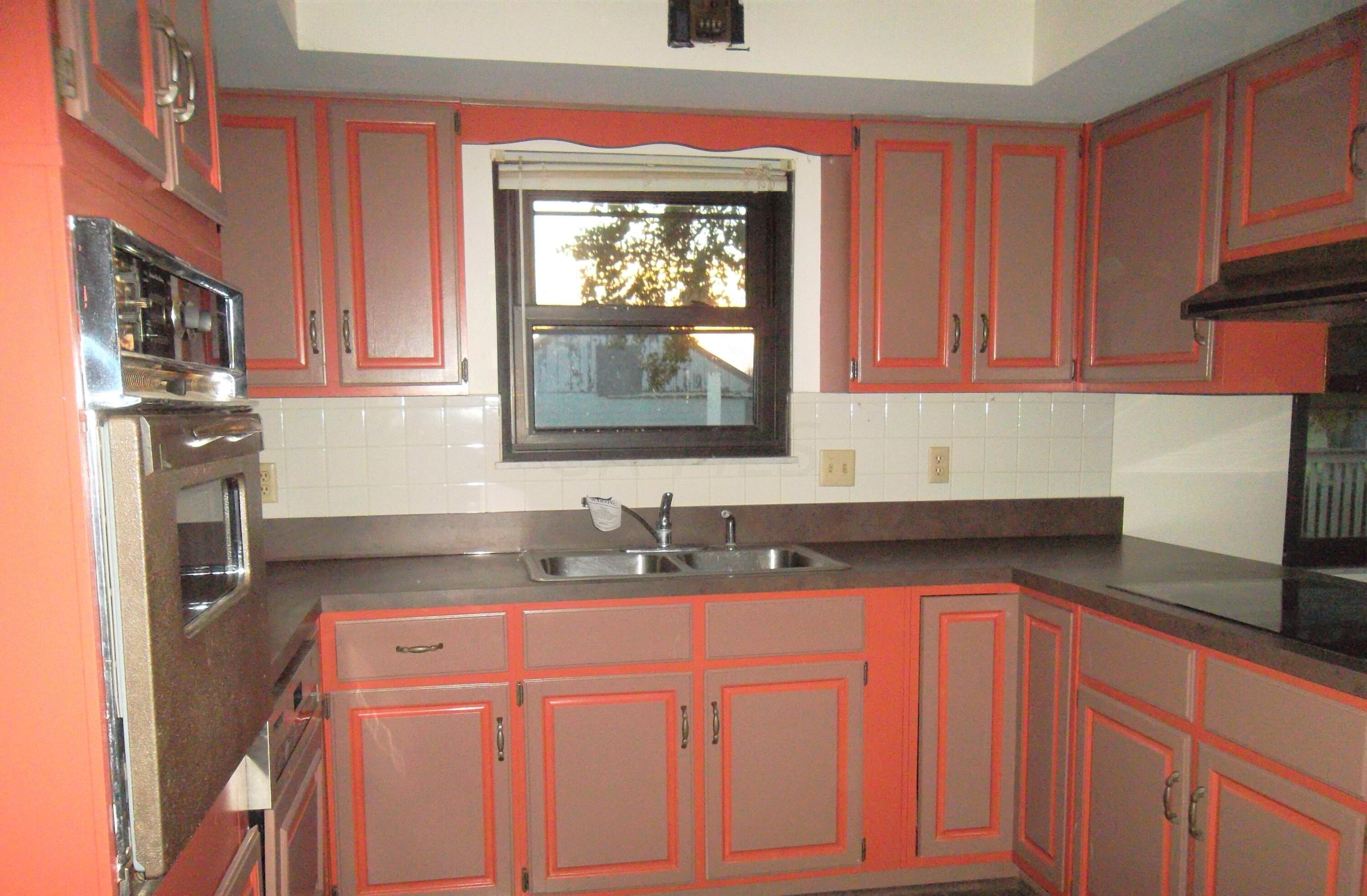 12705 Commercial Point Road Ashville, OH 43103 - Photo 10 of 28 Kitchen