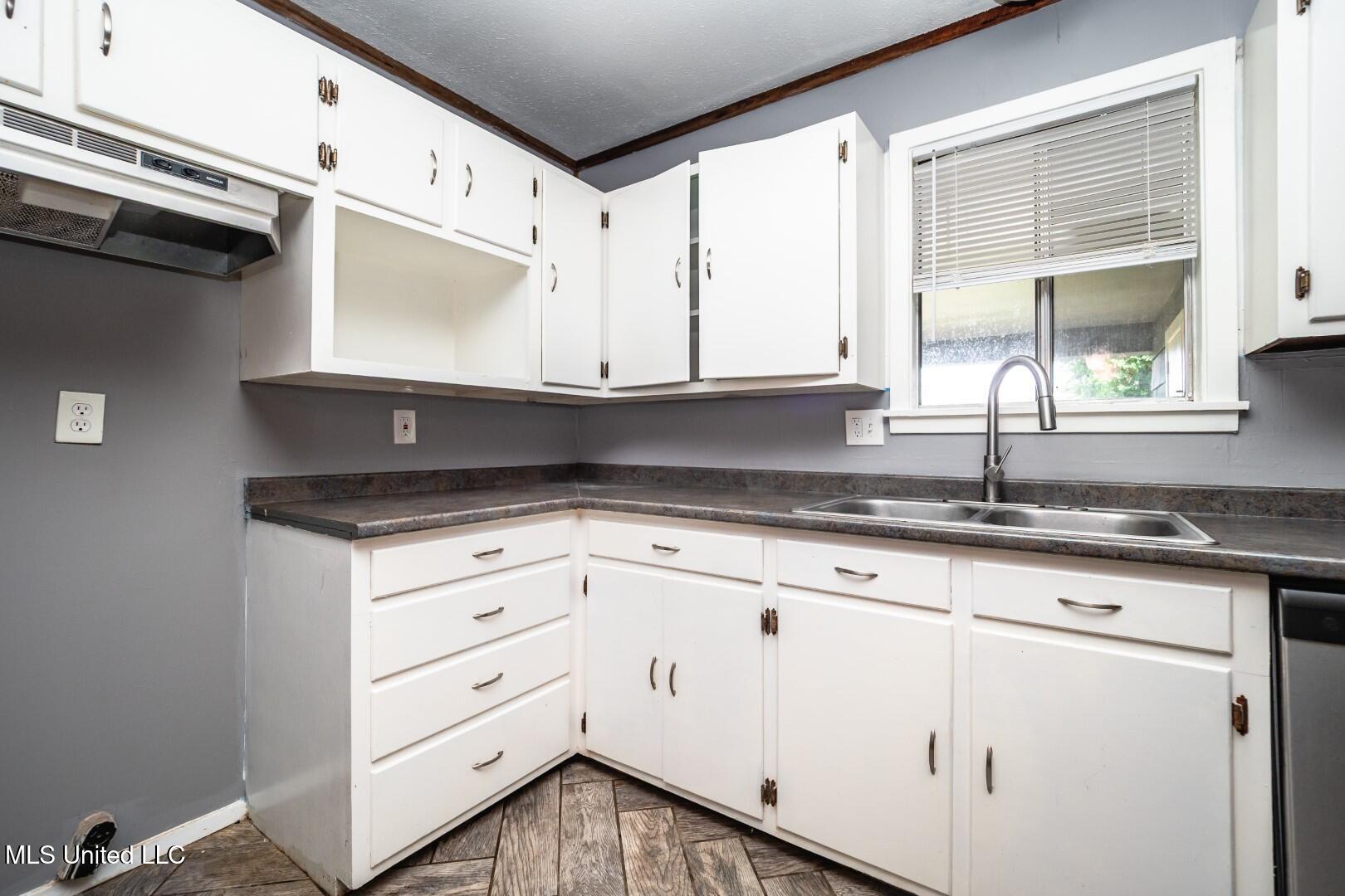 210 Valley Vista Drive Jackson, MS 39211 - Photo 11 of 25 P7010029