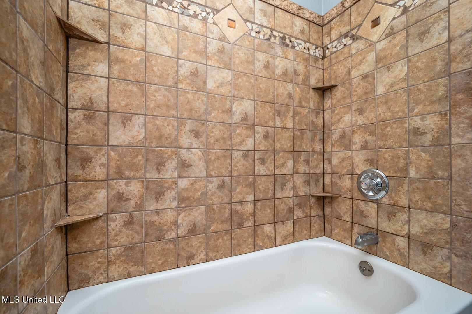 210 Valley Vista Drive Jackson, MS 39211 - Photo 12 of 25 P7010016