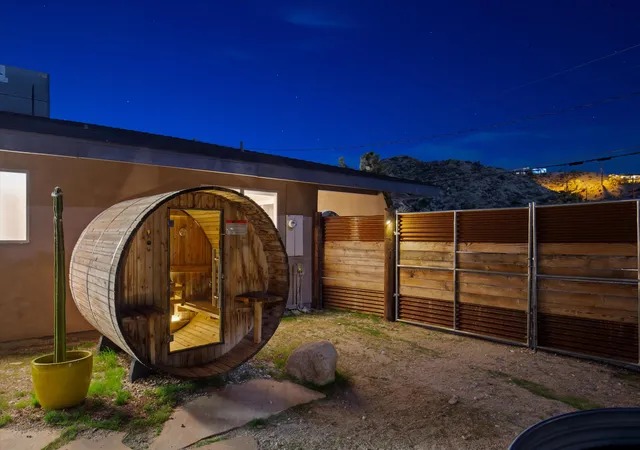 a view of yard with tree