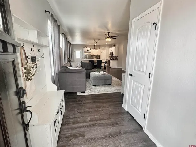 a view of entryway and livingroom with furniture