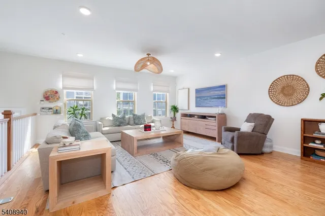 $850,000 | 4 Marigold Court, Warren, NJ 07059