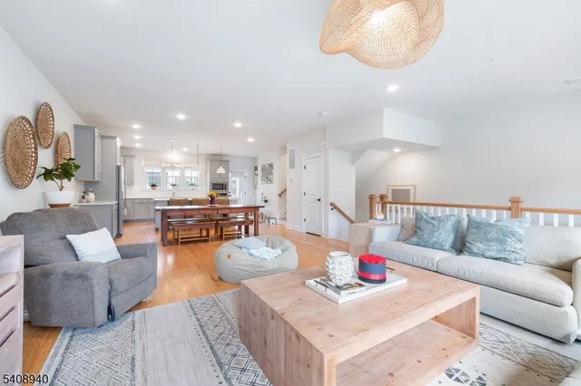 $850,000 | 4 Marigold Court, Warren, NJ 07059