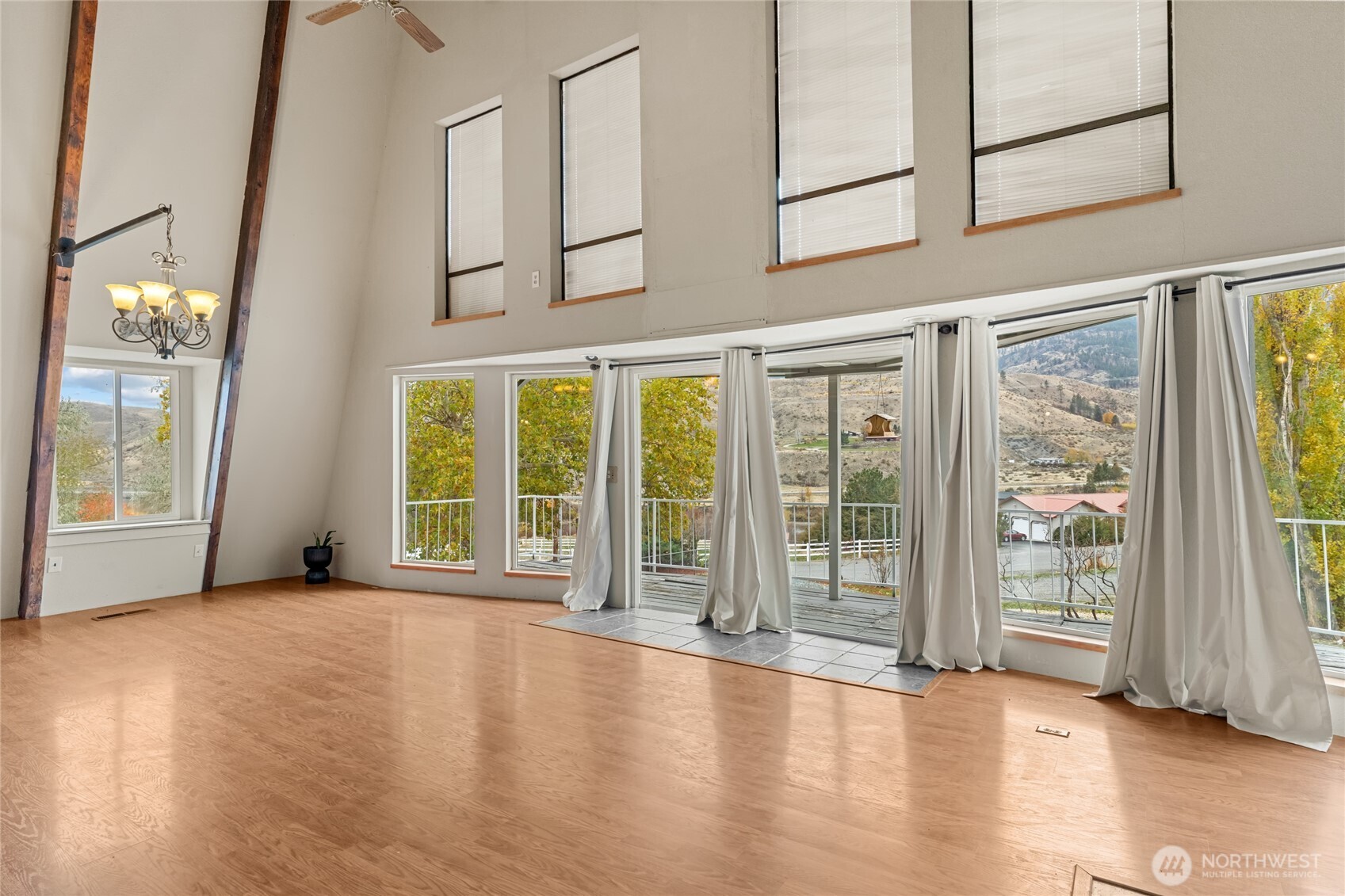 110 Bill Shaw Road Pateros, WA 98846 - Photo 12 of 39 a view of an empty room with glass door
