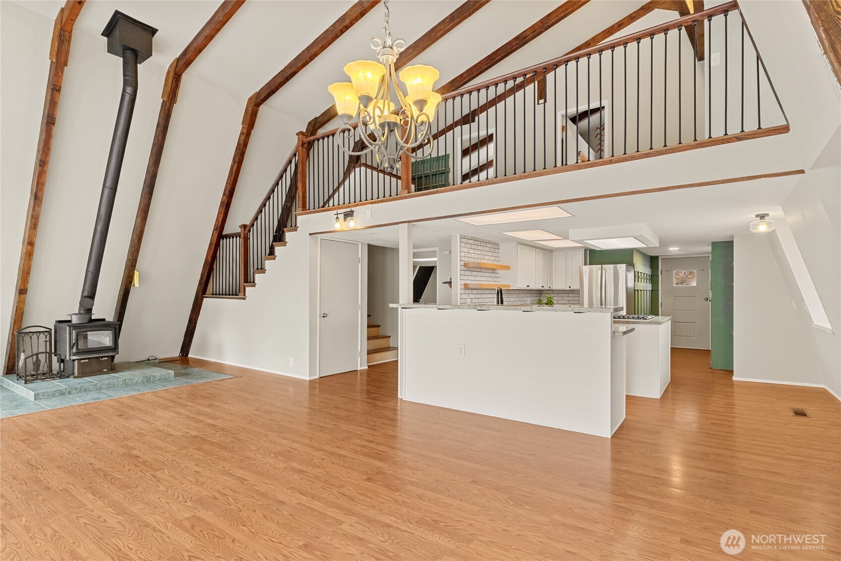 110 Bill Shaw Road Pateros, WA 98846 - Photo 13 of 39 a view of entryway and hall with wooden floor