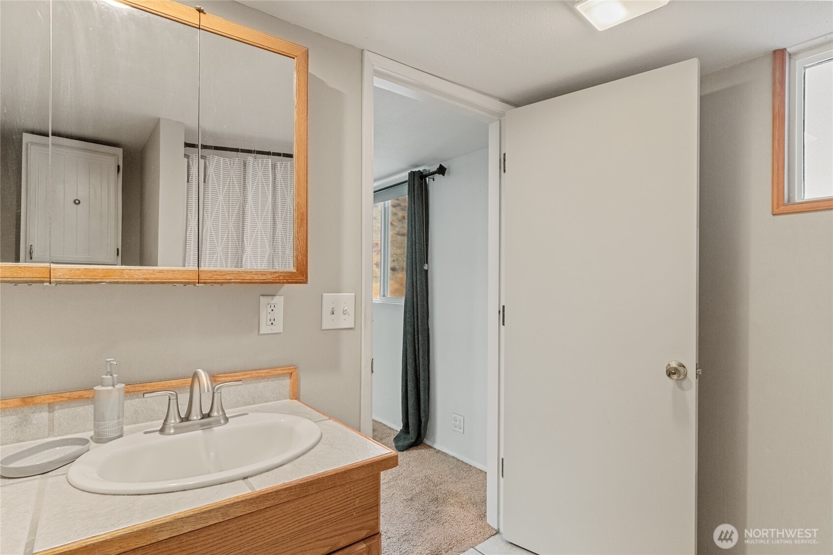 110 Bill Shaw Road Pateros, WA 98846 - Photo 23 of 39 a bathroom with a sink and a mirror