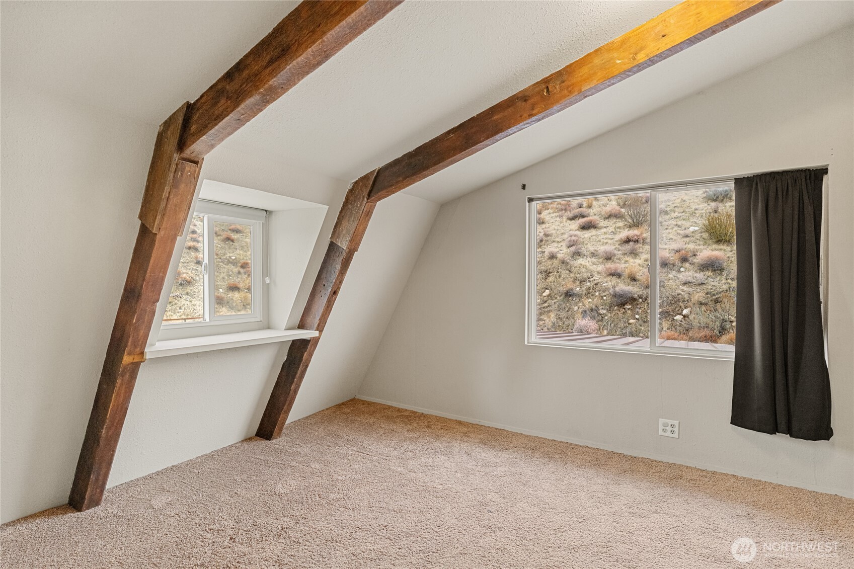 110 Bill Shaw Road Pateros, WA 98846 - Photo 31 of 39 a view of livingroom with furniture and a window