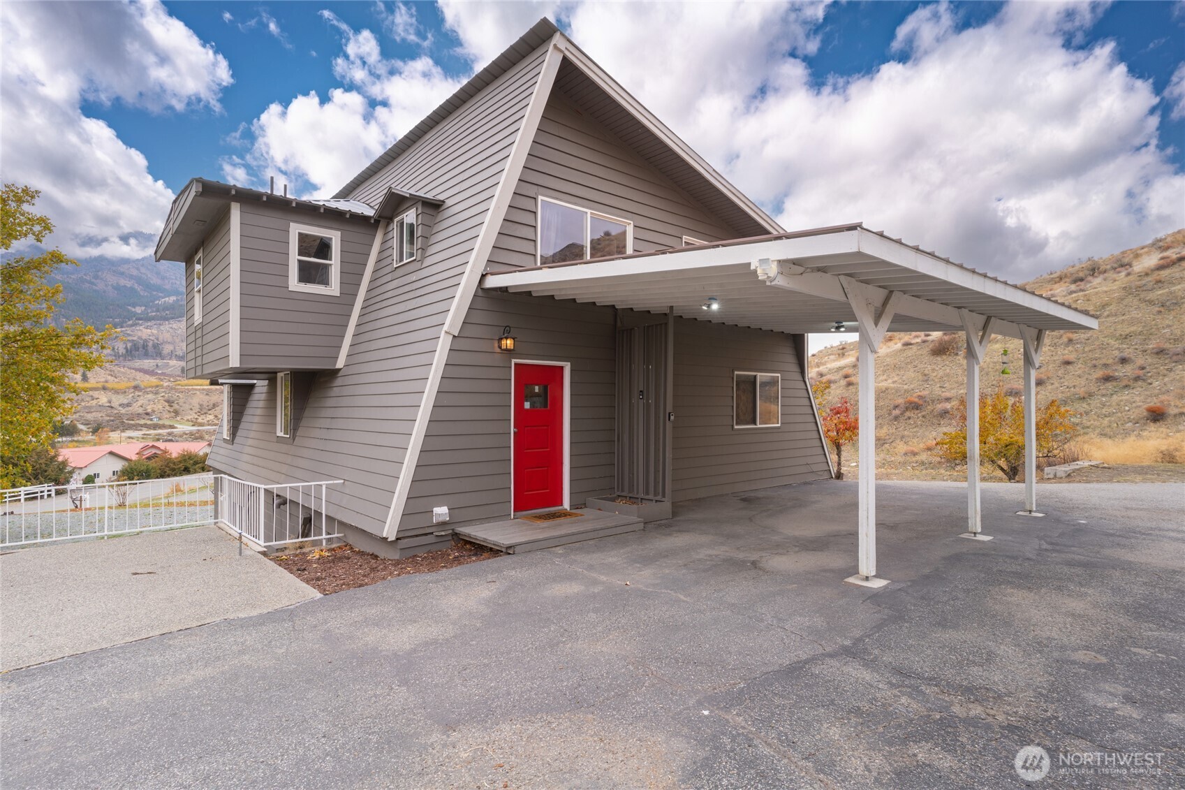 110 Bill Shaw Road Pateros, WA 98846 - Photo 38 of 39 a view of a house with a patio and a yard