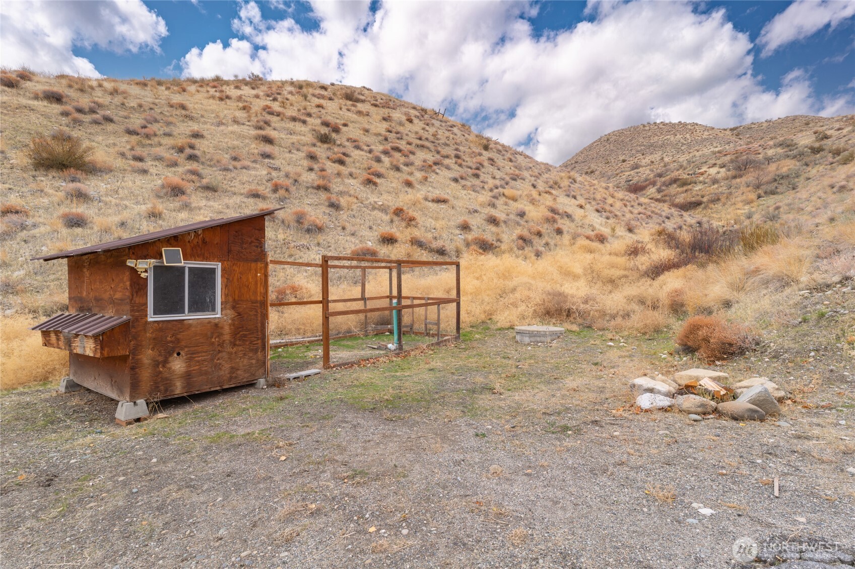 110 Bill Shaw Road Pateros, WA 98846 - Photo 39 of 39 a view of a backyard