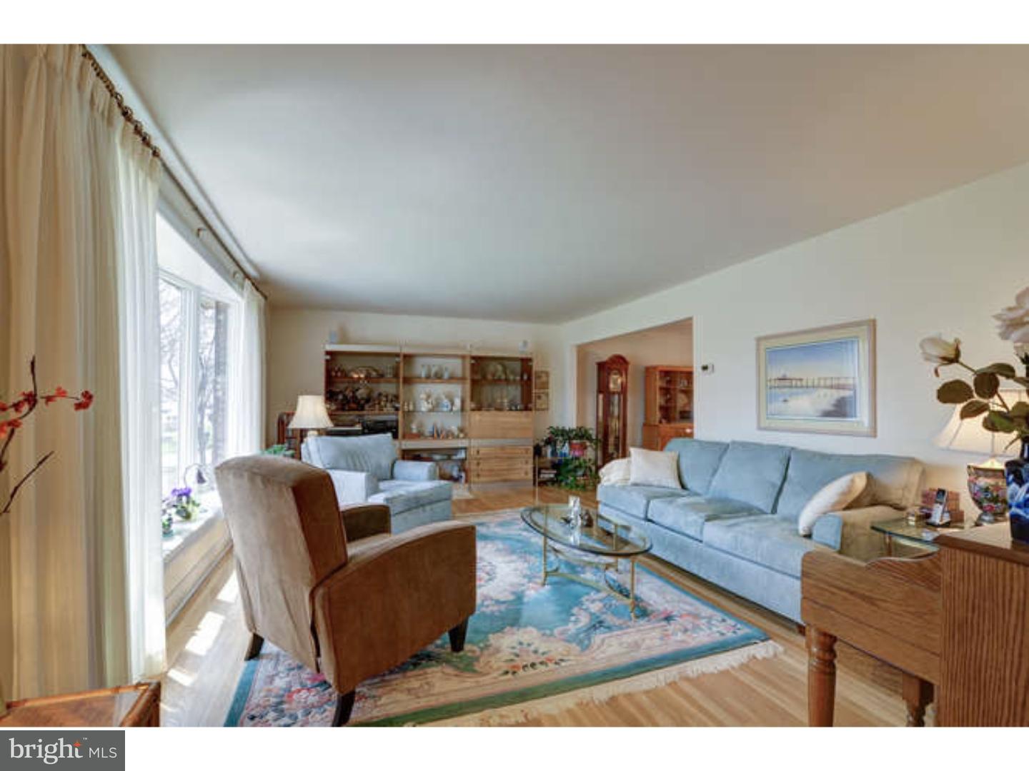 22 Marlon Pond Road Hamilton, NJ 08690 - Photo 5 of 23 Living Room