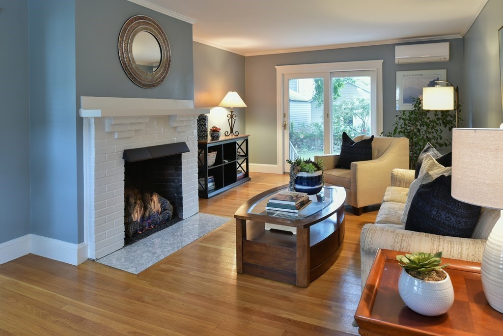 19 Homestead Road Marblehead, MA 01945 - Photo 3 of 23 a living room with furniture and a fireplace