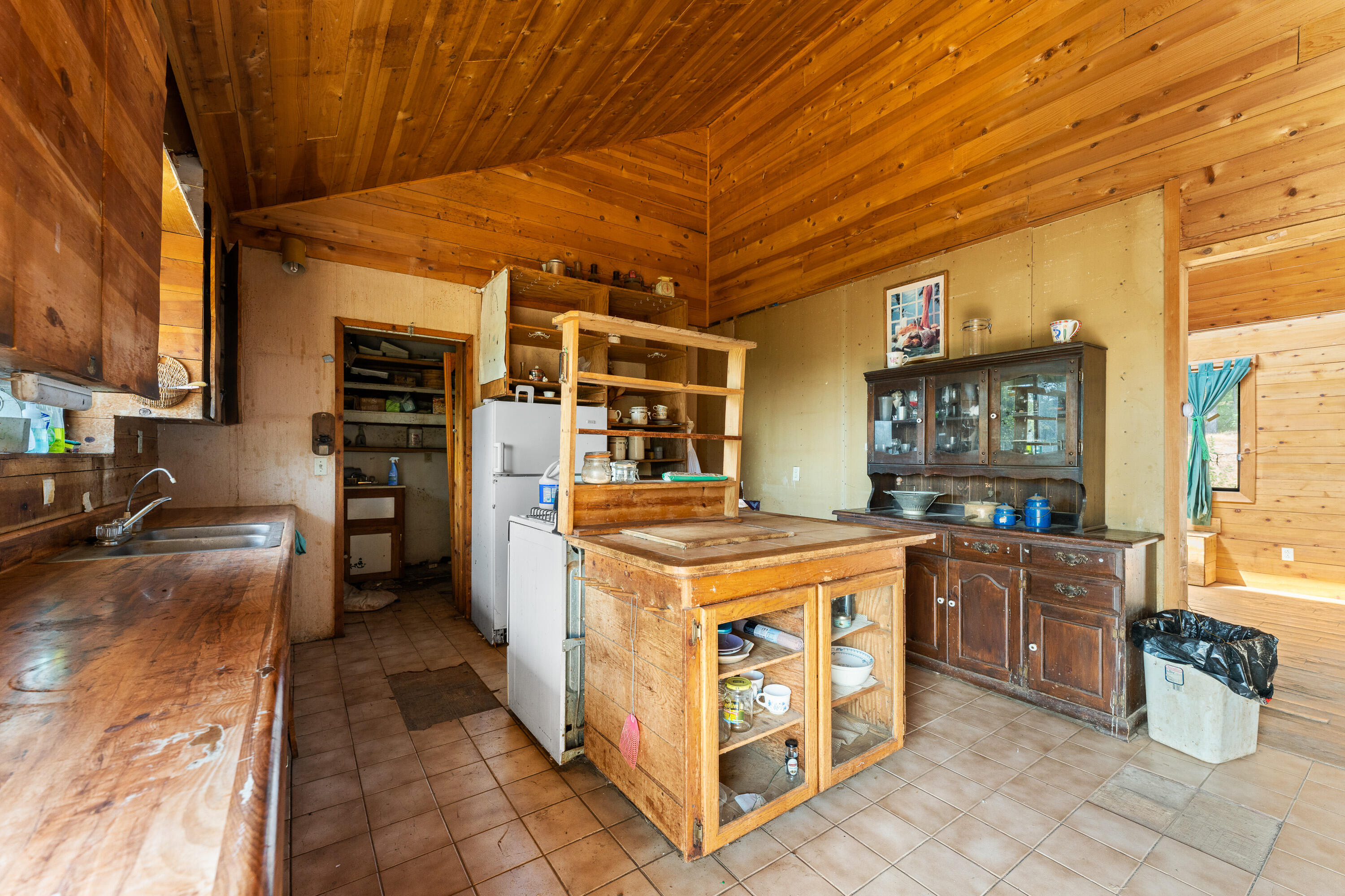 4772 Hog Creek Road Merlin, OR 97532 - Photo 8 of 23 INT-9