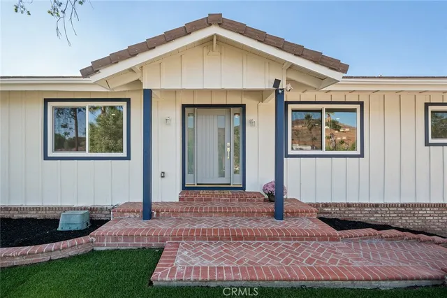 an empty room with kitchen view and windows