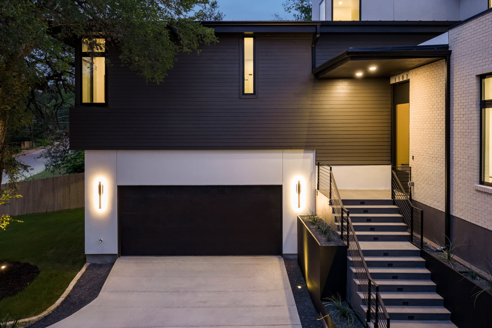 1102 Summit Street Austin, TX 78741 - Photo 3 of 32