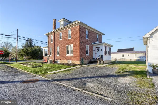 a view of a house with a yard and street