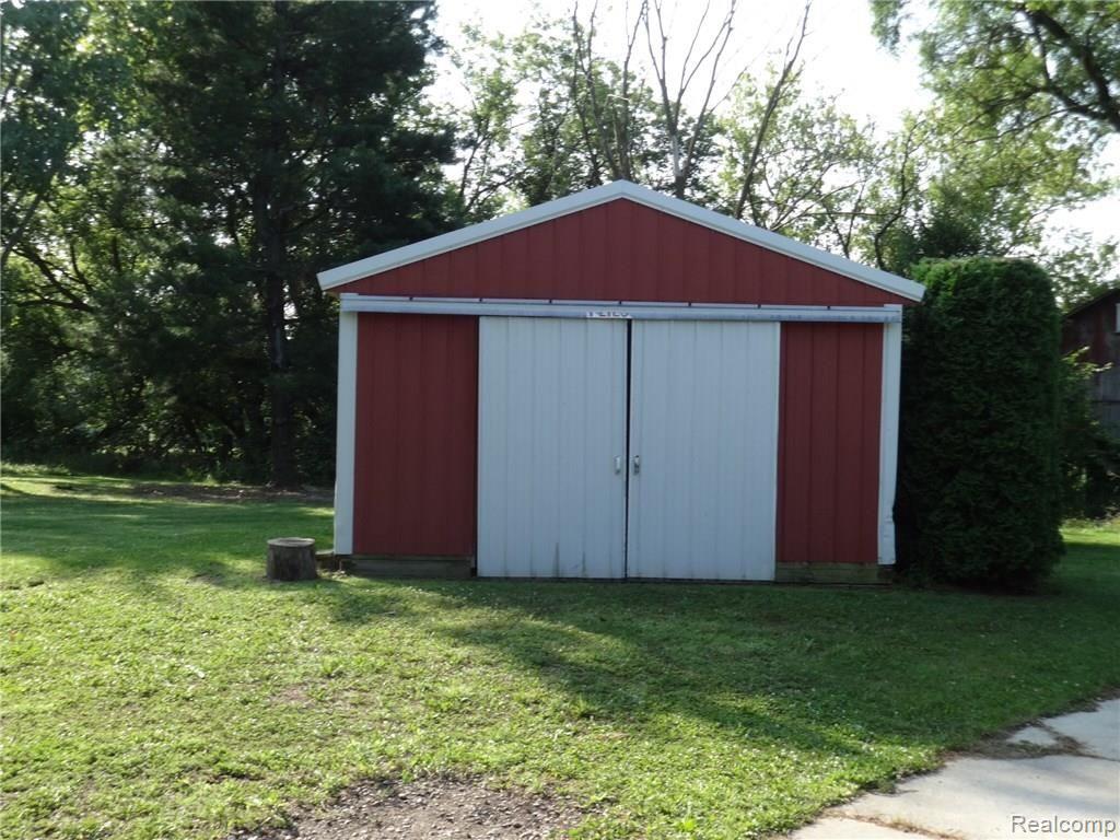 2705 Hubert Road Brighton, MI 48114 - Photo 15 of 20 image.jpg