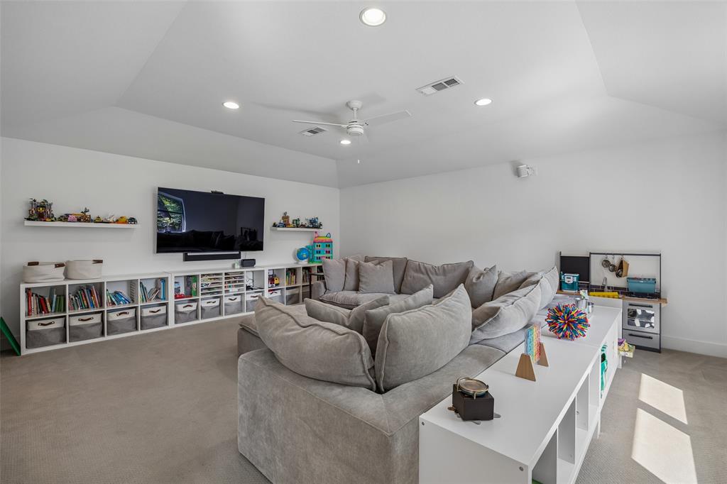 9431 Spring Branch Drive Dallas, TX 75238 - Photo 29 of 40