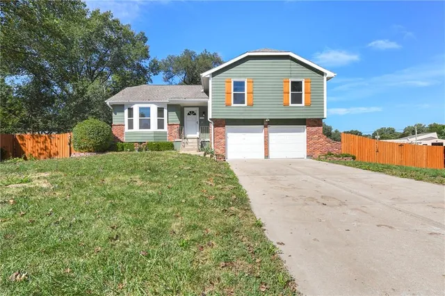 $289,900 | 1618 Southeast Brome Circle, Lee's Summit, MO 64063