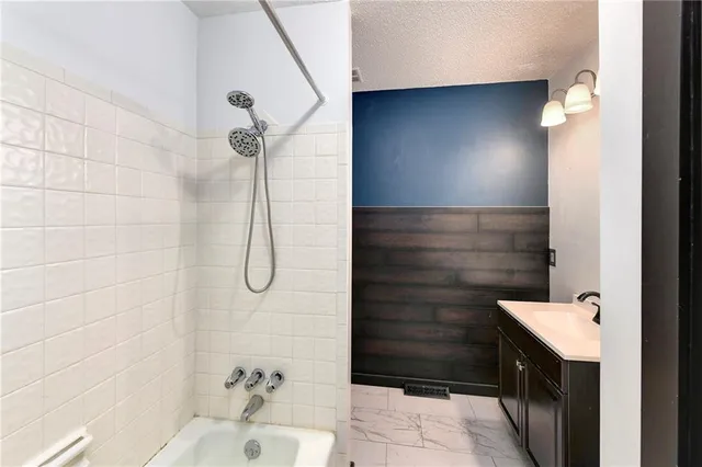 $289,900 | 1618 Southeast Brome Circle, Lee's Summit, MO 64063