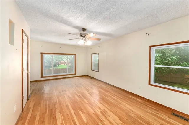 $289,900 | 1618 Southeast Brome Circle, Lee's Summit, MO 64063