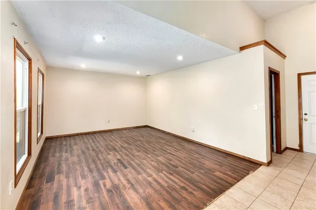 $289,900 | 1618 Southeast Brome Circle, Lee's Summit, MO 64063