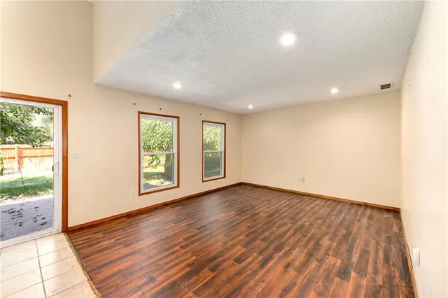 $289,900 | 1618 Southeast Brome Circle, Lee's Summit, MO 64063