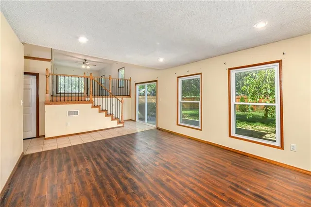 $289,900 | 1618 Southeast Brome Circle, Lee's Summit, MO 64063