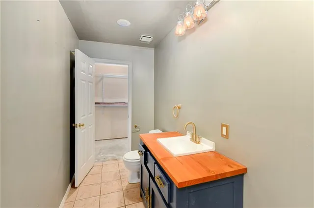 $289,900 | 1618 Southeast Brome Circle, Lee's Summit, MO 64063