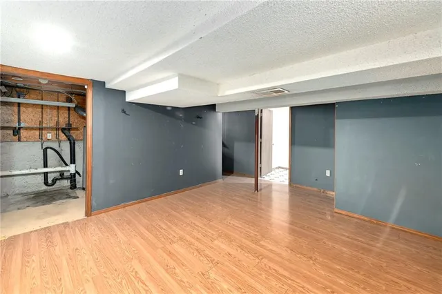 $289,900 | 1618 Southeast Brome Circle, Lee's Summit, MO 64063