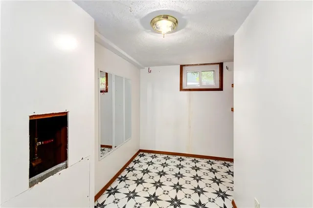 $289,900 | 1618 Southeast Brome Circle, Lee's Summit, MO 64063