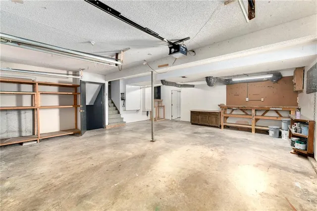 $289,900 | 1618 Southeast Brome Circle, Lee's Summit, MO 64063