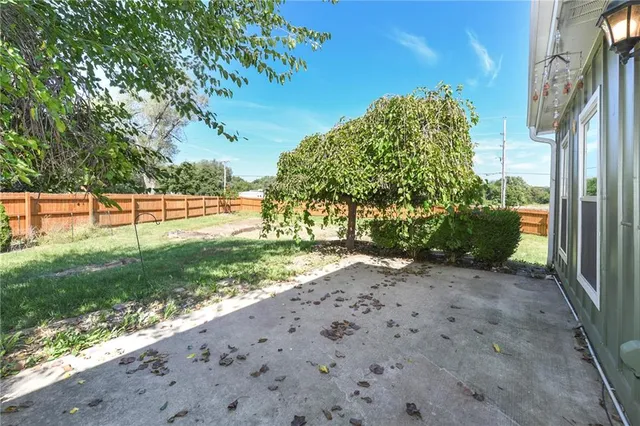 $289,900 | 1618 Southeast Brome Circle, Lee's Summit, MO 64063