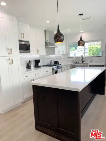 $6,950 | 5630 Vantage Avenue, Valley Village, CA 91607