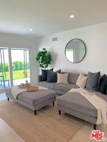 $6,950 | 5630 Vantage Avenue, Valley Village, CA 91607