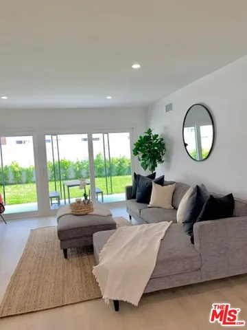 $6,950 | 5630 Vantage Avenue, Valley Village, CA 91607