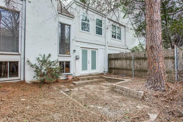 $218,500 | 412 Hollyhill Lane, Denton, TX 76205