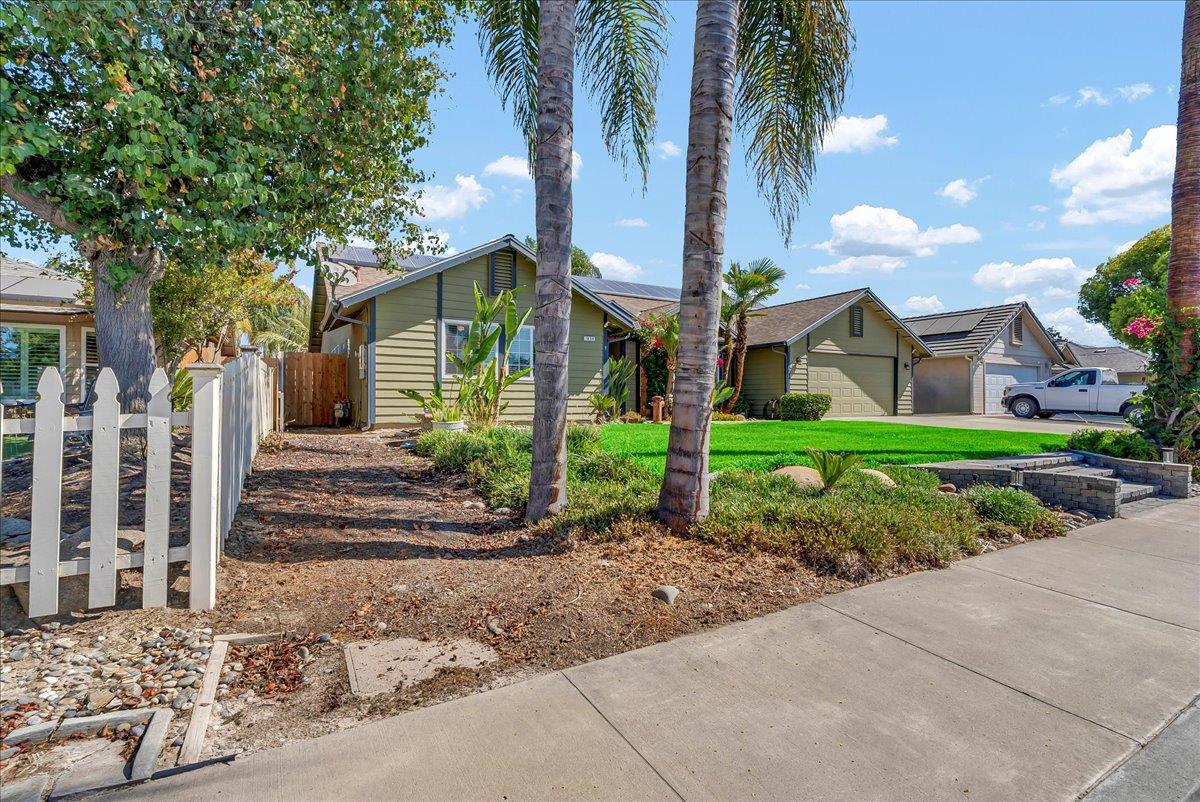 1454 Cedar Lane Lemoore, CA 93245 - Photo 4 of 56